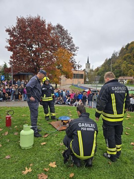 Pozarna vaja na OS Mirna, foto Monika Meglic, PGD Mirna 4